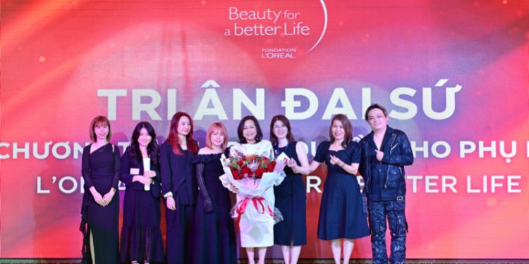Hành trình 15 năm “L’Oréal – Vì cuộc sống tốt đẹp hơn” giúp thay đổi cuộc sống cho hàng chục ngàn phụ nữ Việt Nam